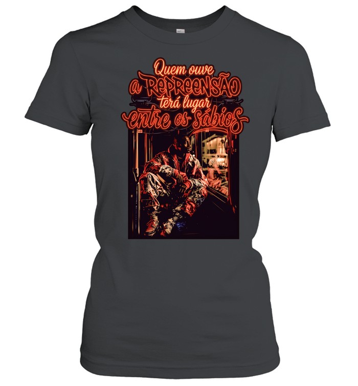 Mem quem ouve a repreensao tera lugar entre os sabios Women T-Shirt